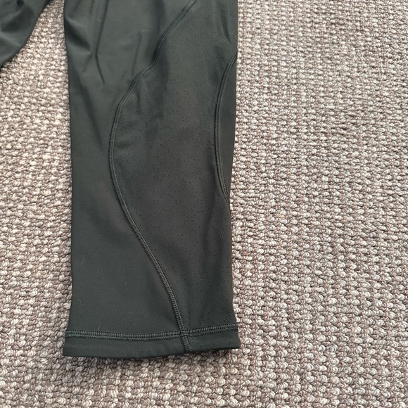 Lululemon Women’s Green Cropped Leggings - size 8 - Picture 11 of 12